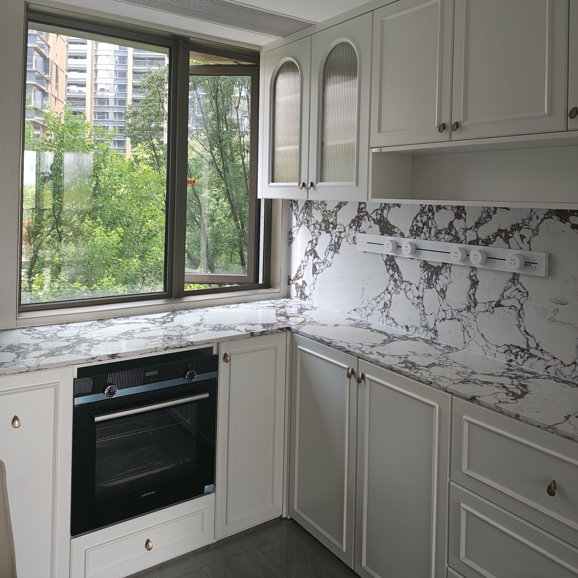 Custom Sintered Stone Kitchen Countertops and Cabinets – Durable Marble Surface for Modern Apartments, Villas, and Commercial Projects